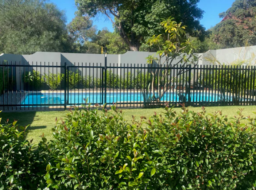 Use Reputable Pool Fence Suppliers